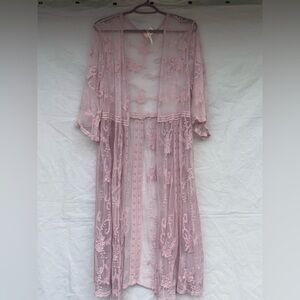 Delicate Floral Lace Robe in Soft Pink
